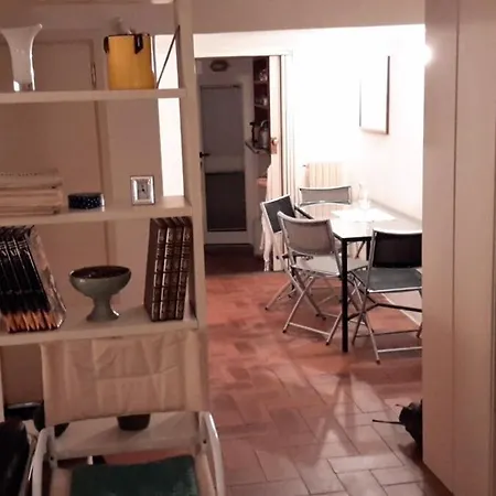 At Ponte Vecchio And Palazzo Pitti Florens